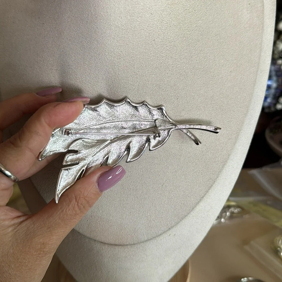 Vintage House of Dutray brooch - Picture 2 of 2